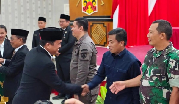 bersalaman