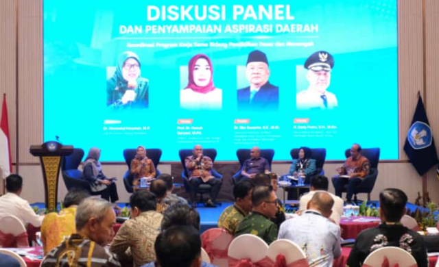 diskusi panel