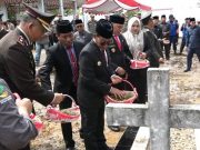 Bupati Heriyus Pimpin Ziarah ke TMP Danau Usung, Ajak Masyarakat Jaga Semangat Nasionalisme